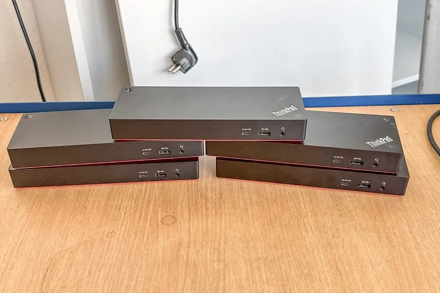 5 docking stations Lenovo ThinkPad Universal Thunderbolt 4 Dock DK2131