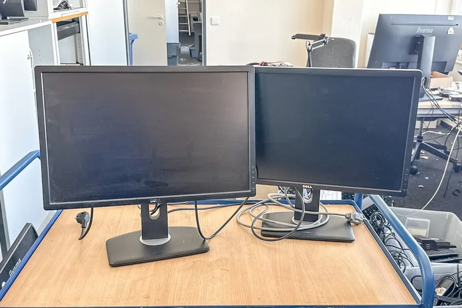 2 monitors Dell U2412MB, elk 24"