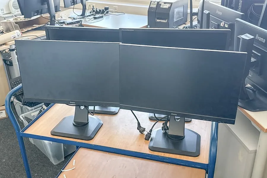 4 Iiyama ProLite monitors, 24" each