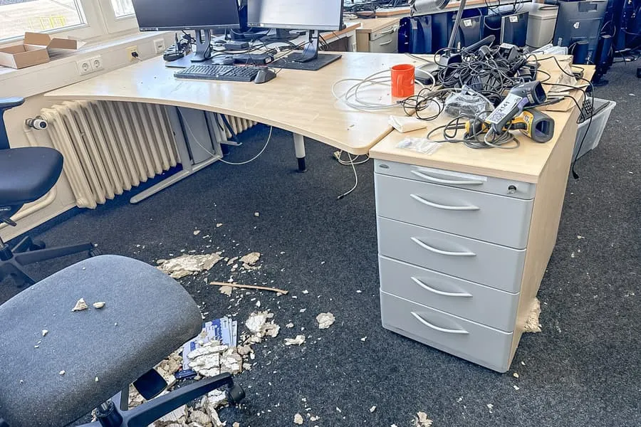 Bureau et caisson à roulettes