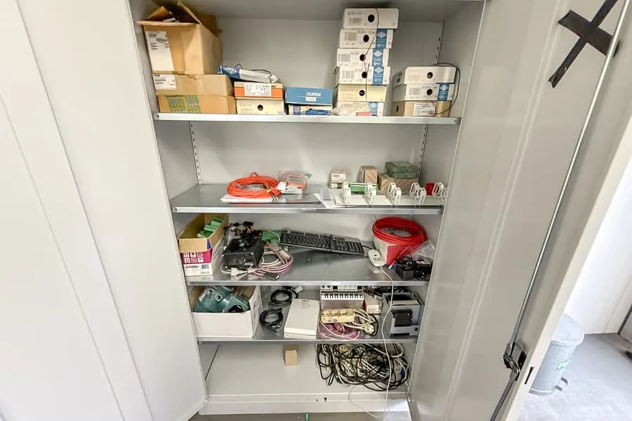 Obsah rozvaděče: elektroinstalační materiál