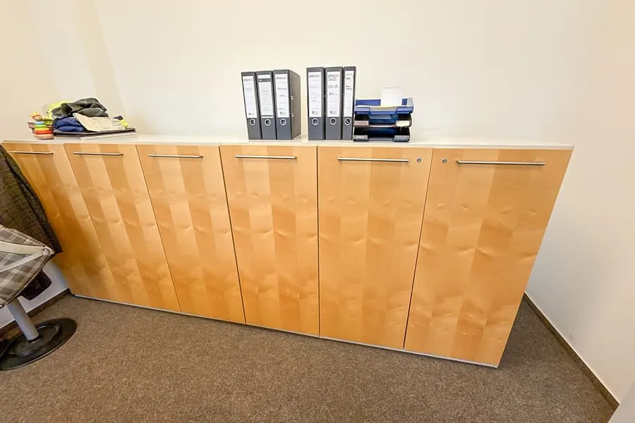 2 chests of drawers