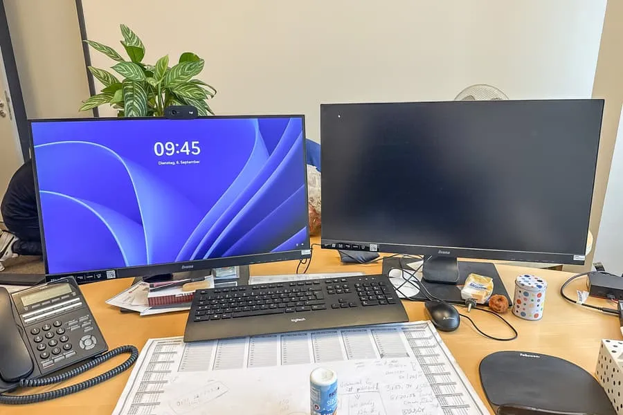 2 monitory Iiyama ProLite B2791HSU, każdy 27"