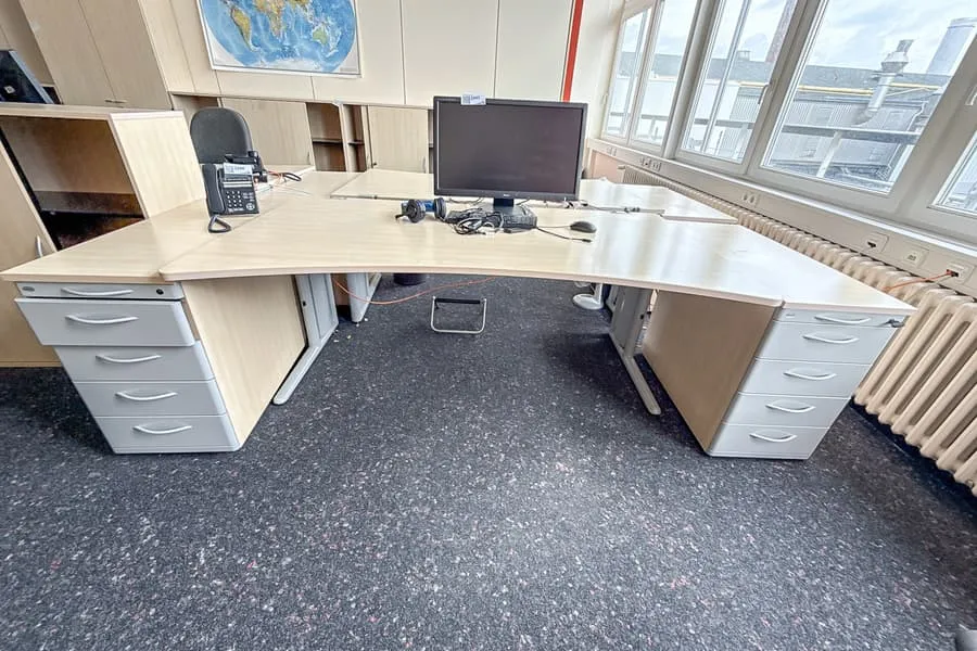 Schreibtisch mit 2 Rollcontainern Werndl
