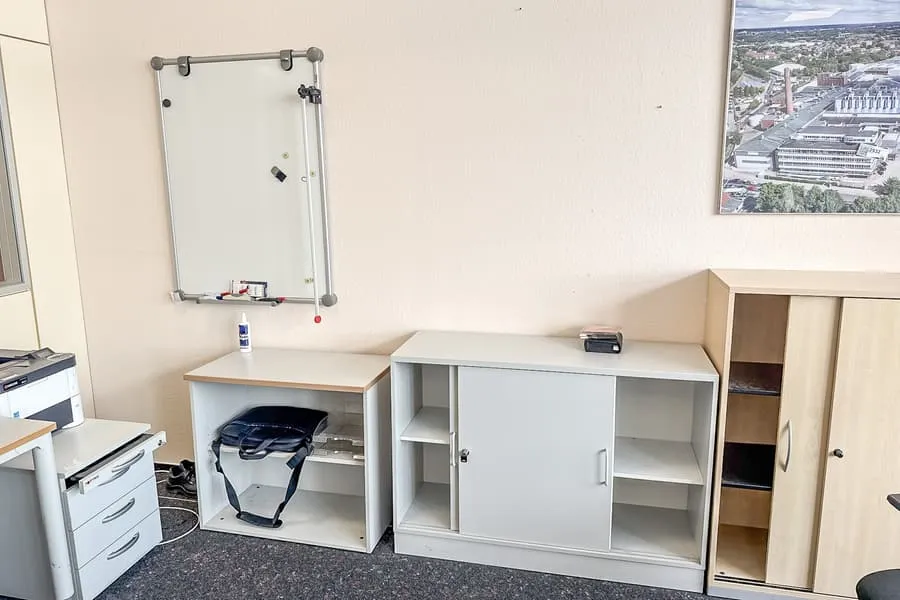 Ordnerkast, schuifdeurkast en whiteboard