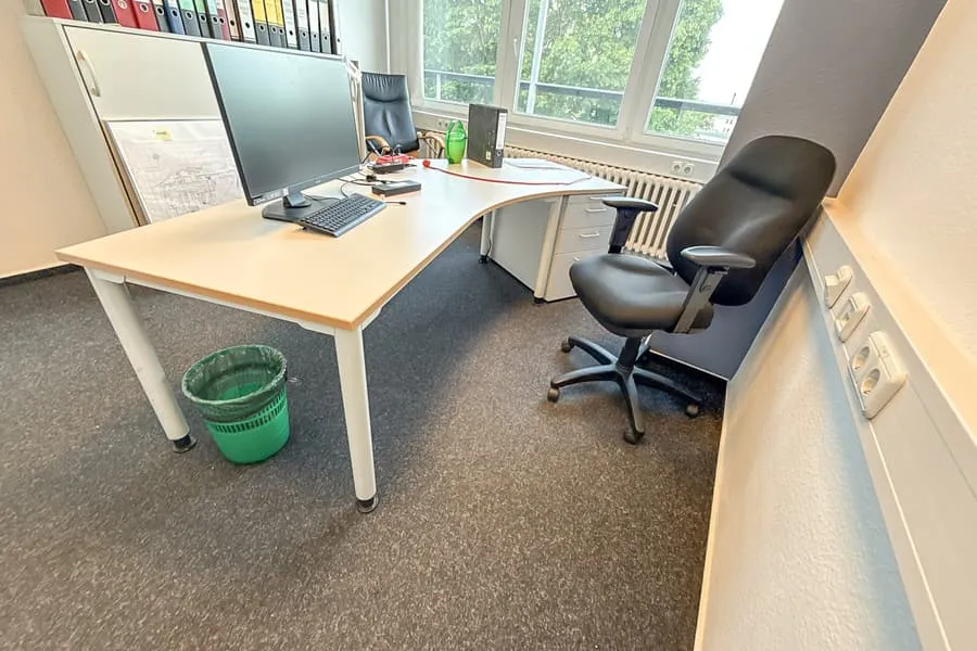 Sestava psacího stolu, zakřivená