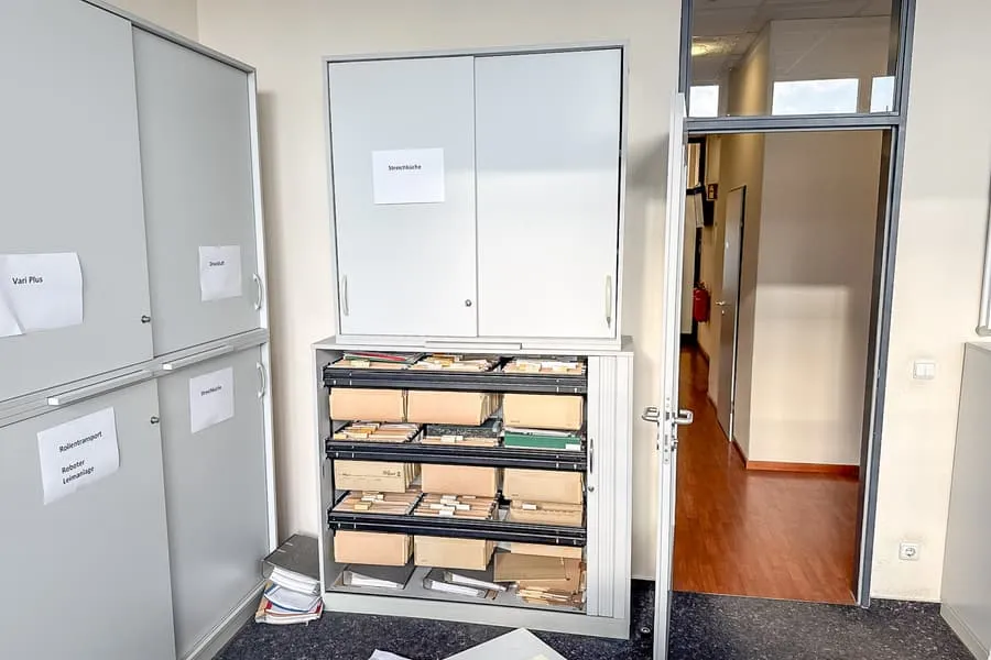 Schiebetürenschrank und Querrollladenschrank