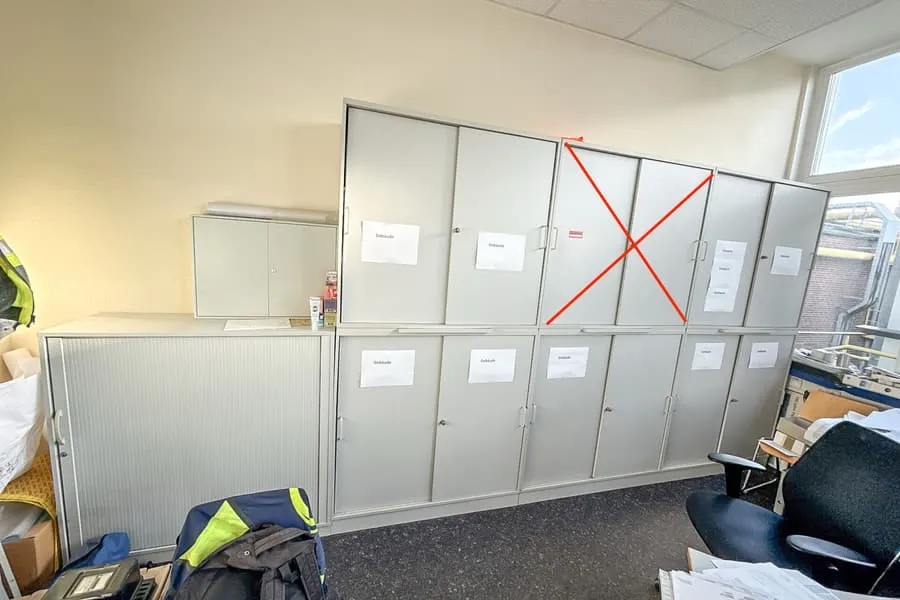5 Schiebetürenschränke und Querrollladenschrank