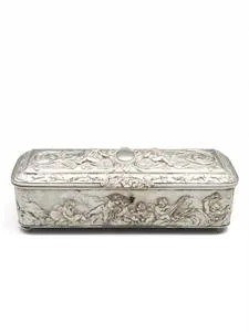 Längliche Schatulle mit Putti, Silber plated