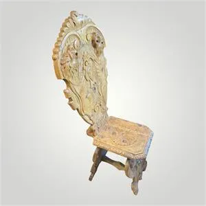 Geschnitzter Brettstuhl