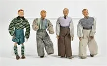 4 stalen gelede zittende figuren