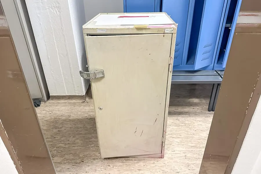 Armoire de rangement métallique