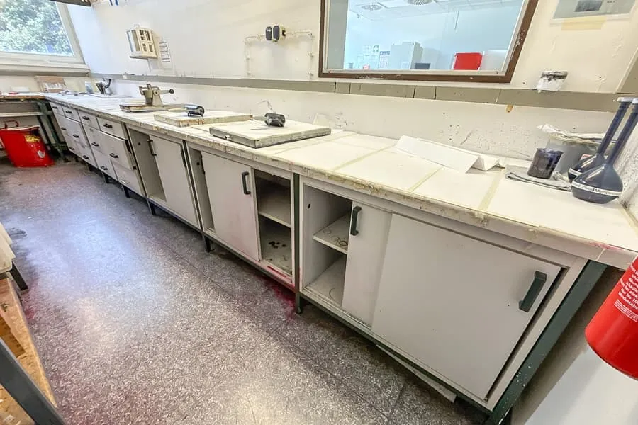 Laboratory workbench