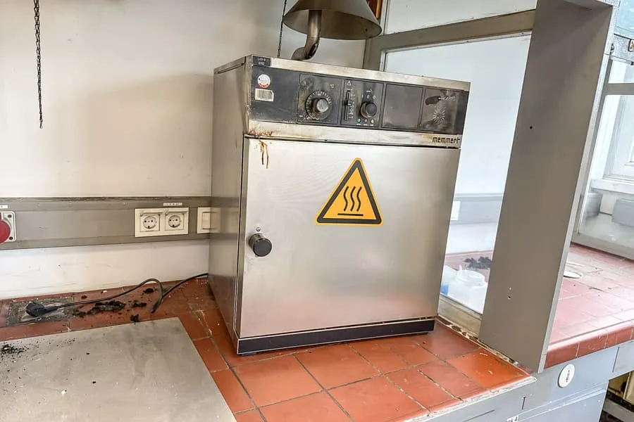 Umluft-Wärmeschrank Memmert ULM 400