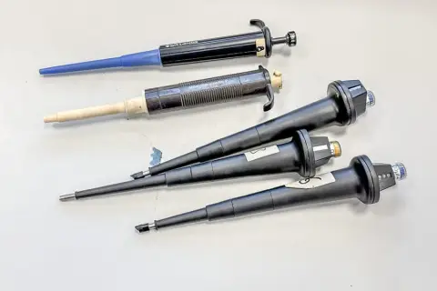 5 laboratorních mikropipet