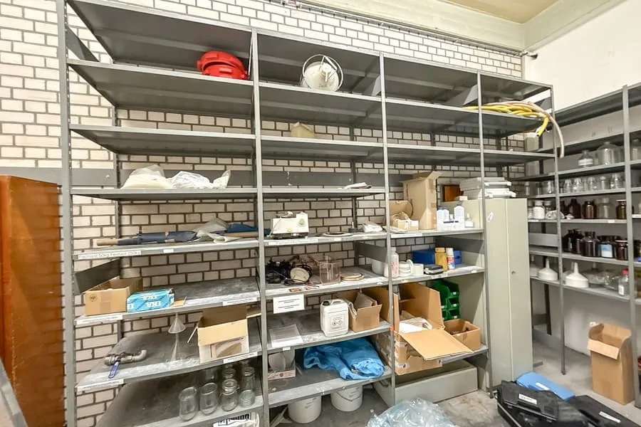 Slot-in shelving unit