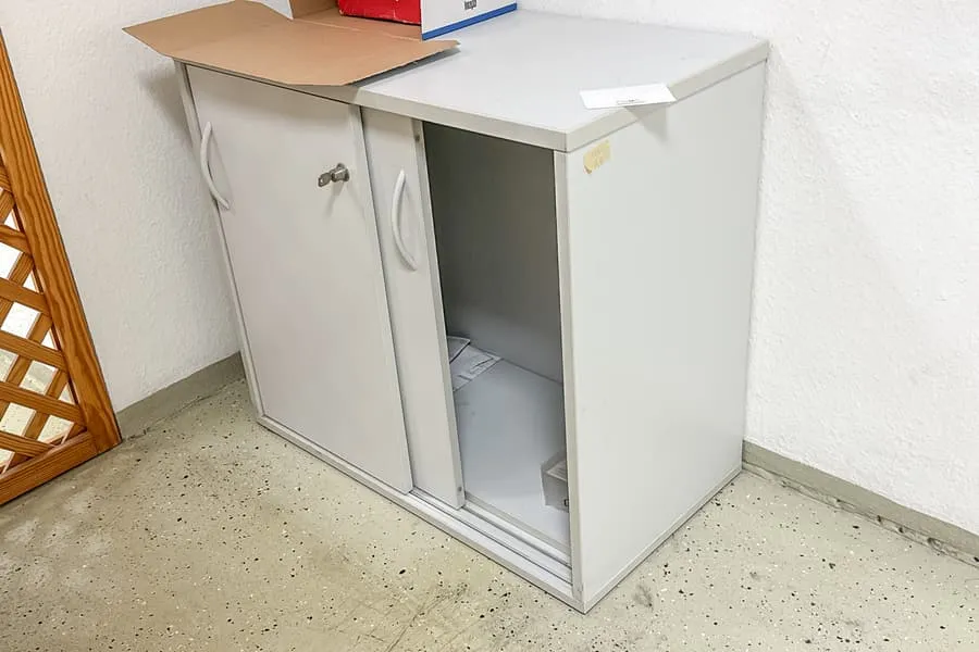 Шкаф с раздвижными дверцами