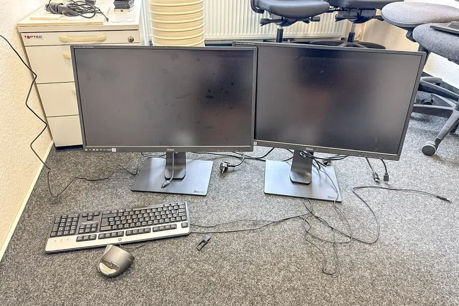 2 monitory Iiyama ProLite XB2783HSU, każdy 27"