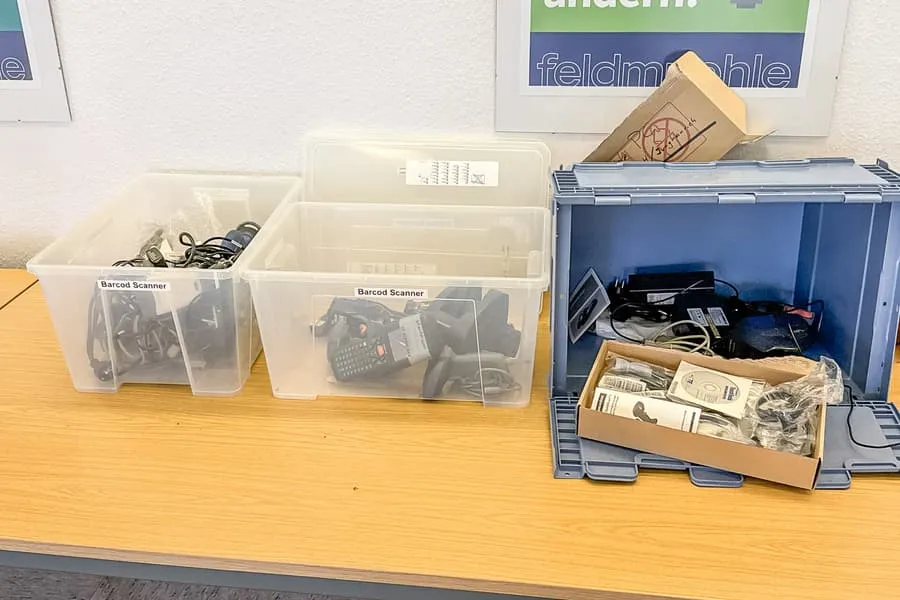 Lot de scanners de codes-barres et câbles de connexion