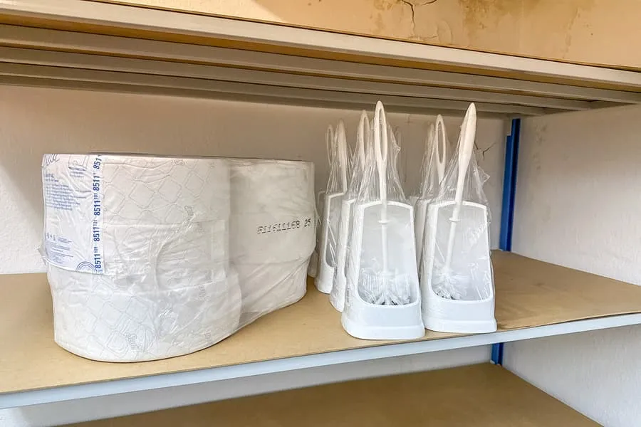 8 WC sets en 6 rollen toiletpapier