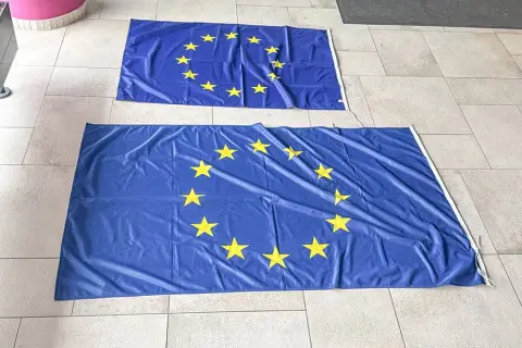 2 vlajky