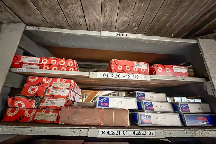 Inhoud van 2 legplanken: kogellagers