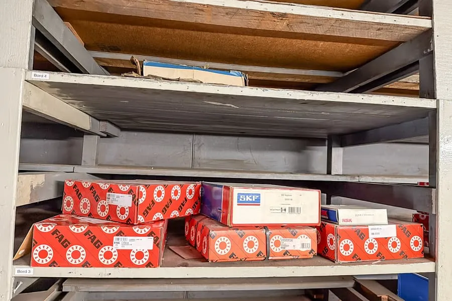 Inhoud van 2 stellingniveaus: kogellagers
