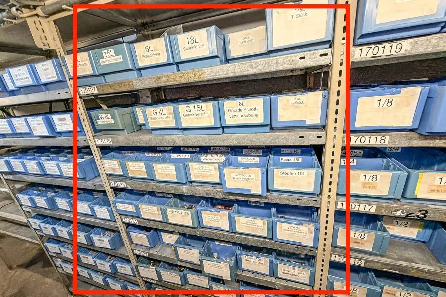 Shelf contents: installation material