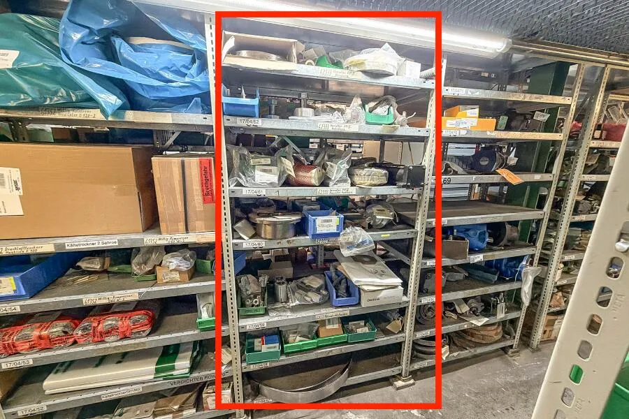 Inhoud legplank: machineonderdelen