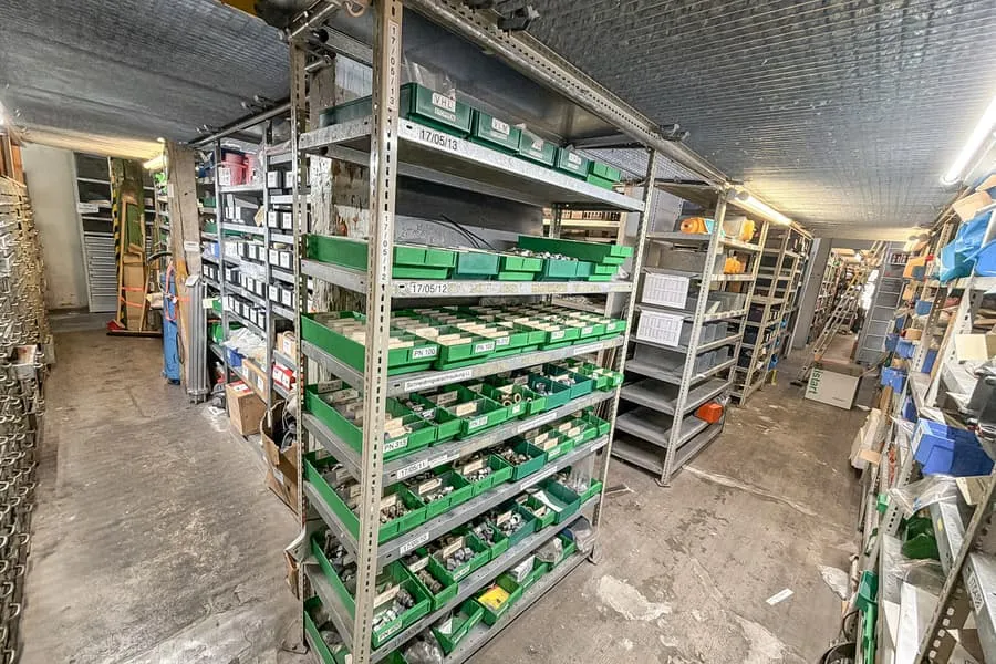 Obsah regálu: instalační materiál