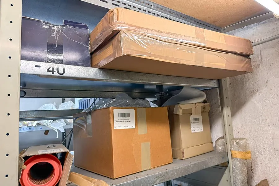 Inhalt von 2 Regalebenen: Filterzubehör