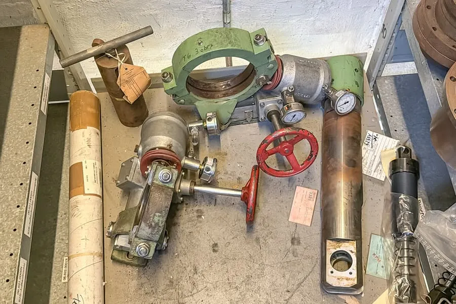 Lot de composants de machines