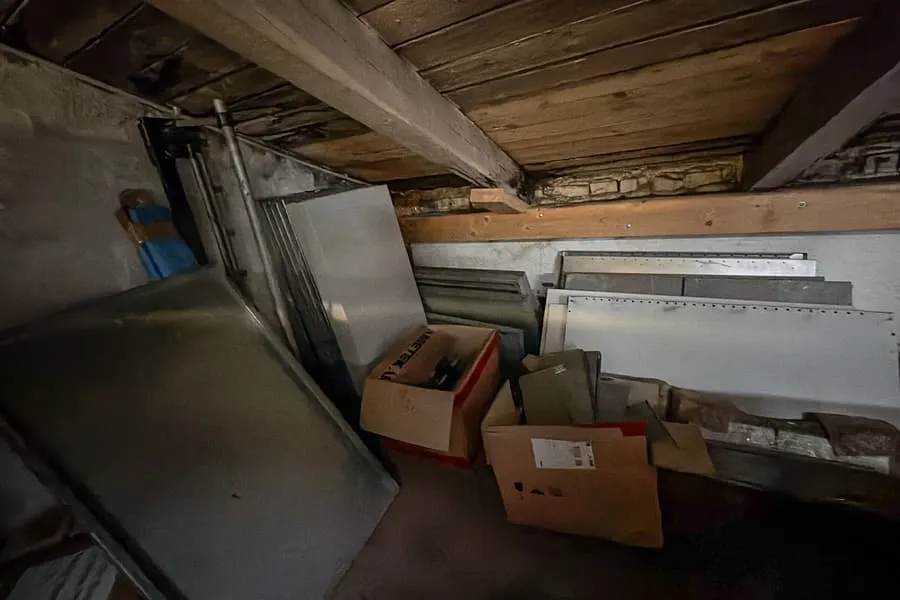 Lot of shelf components
