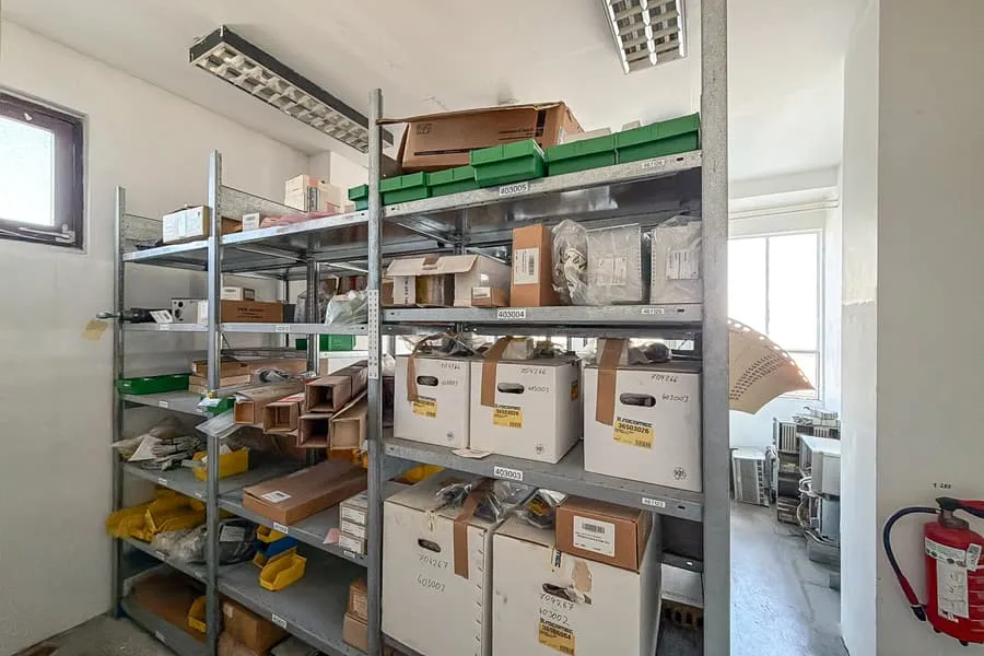Slot-in shelving unit