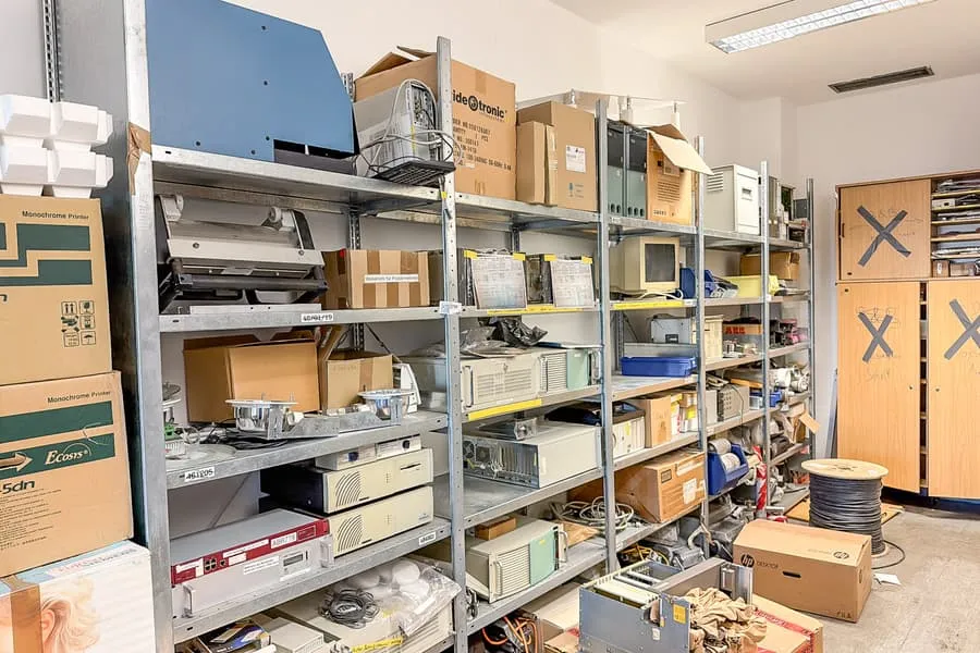 Slot-in shelving unit