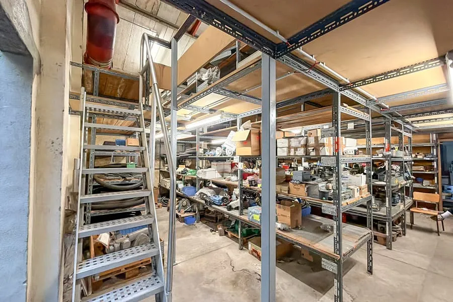 Rayonnage à boulons avec escalier