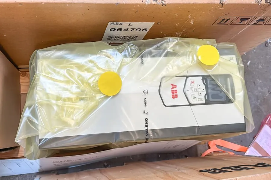 Frequency converter ABB ACS880-01-084A-7+E20