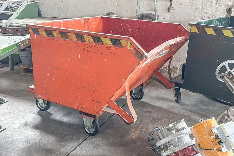 Benne basculante avec réception pour chariot élévateur