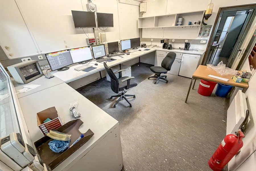 Room contents: container equipment