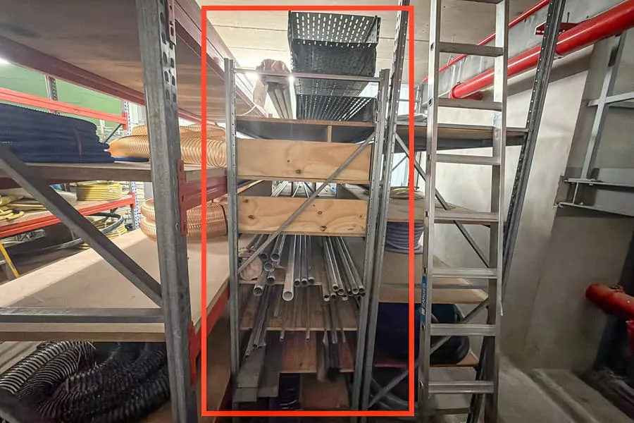 Obsah regálu: instalační materiál