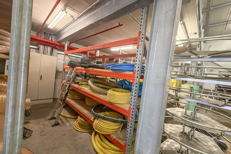 Rayonnage à charges lourdes, env. 3,4 mètres linéaires