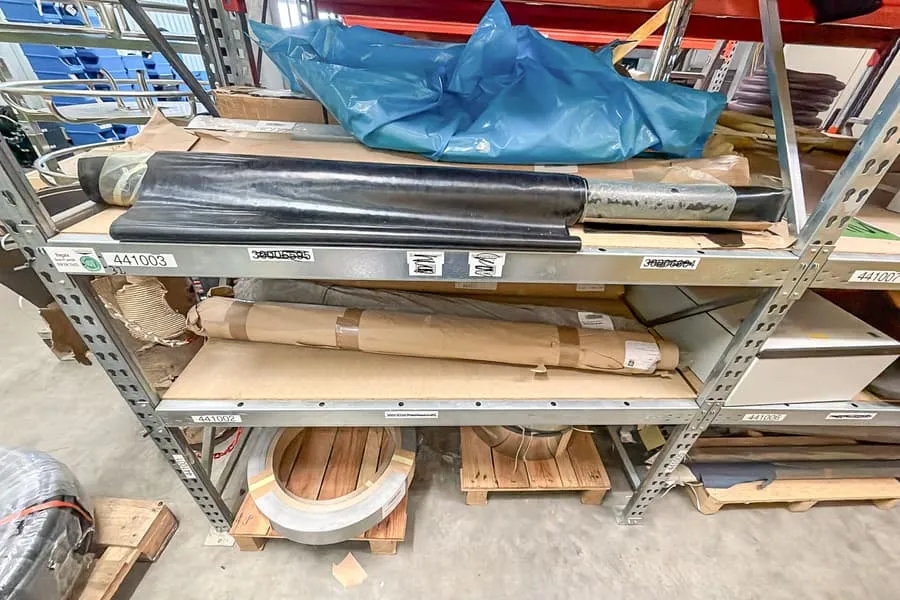 Contenu de 3 niveaux d'étagère : accessoires de machine