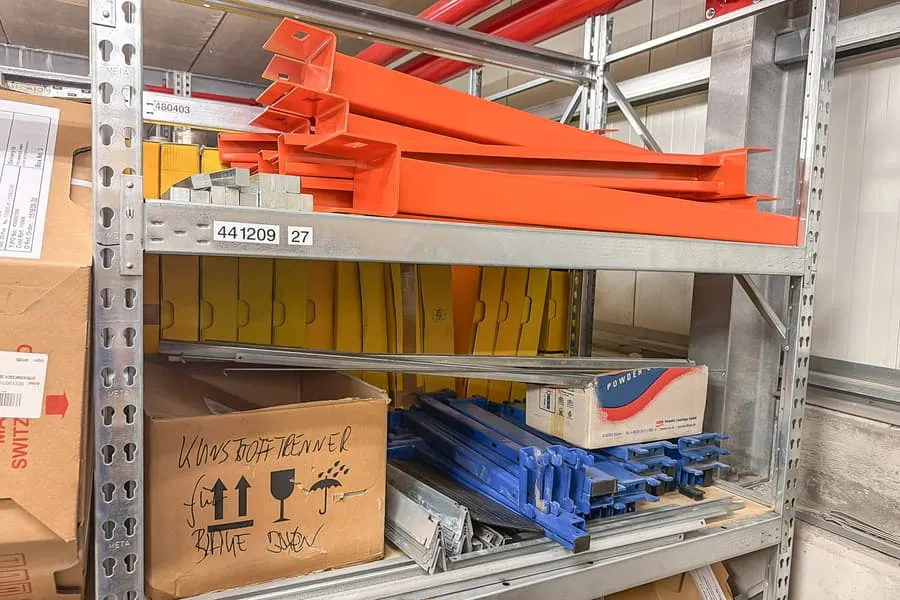 Inhoud van 2 legplanken: rekonderdelen