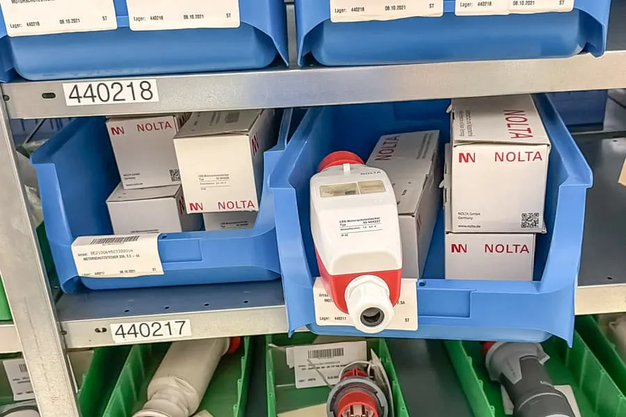 8 connecteurs de moteur