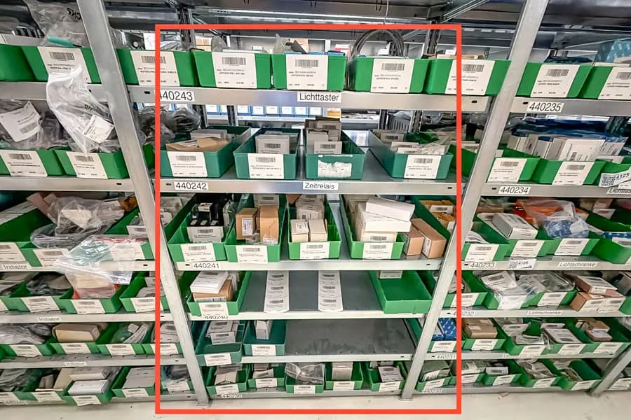 Inhalt von 6 Regalebenen: Elektroinstallationsmaterial