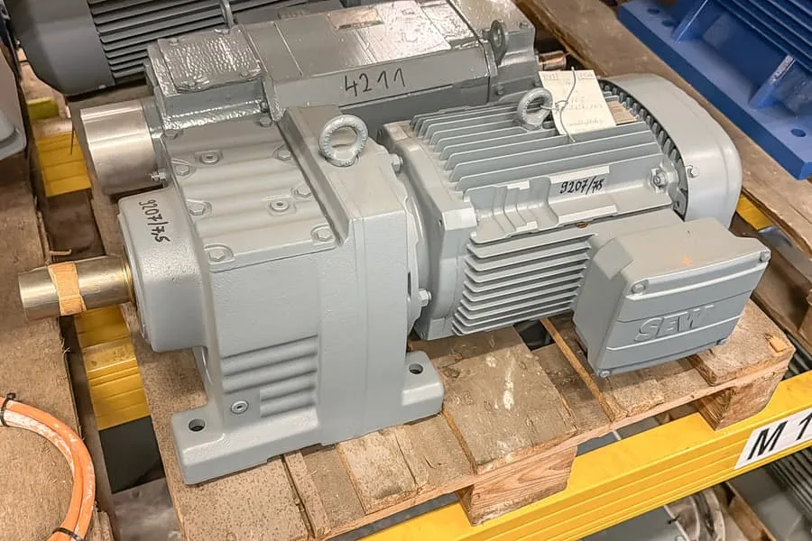 Asynchronous geared motor SEW R37 DRNI32M