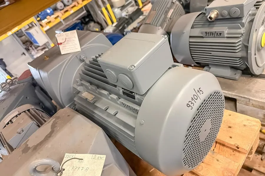 Elektrický převodový motor KEB G72A DA160LB4