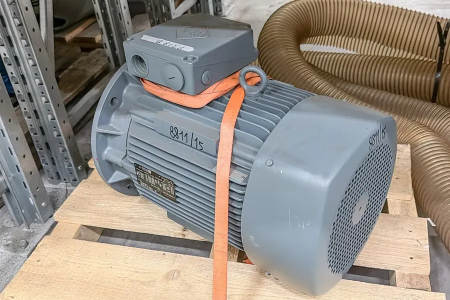Moteur électrique VEM 0170 H IE1-K21R 160L 4