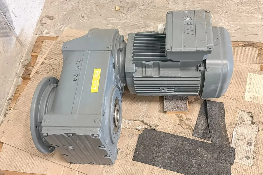 Электромотор-редуктор SEW FAF87 DRN132M4/TF