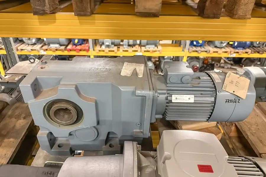 Elektrický převodový motor KEB K6A DK100L4 TW